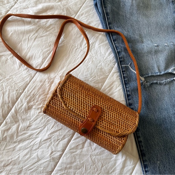 Handbags - Tan Wicker Style Woven Crossbody Purse